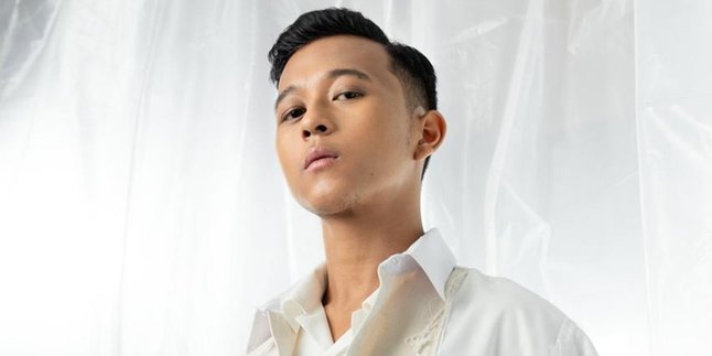 Berkisah Tentang Cinta, Igan Andhika Resmi Rilis Single Terbaru Bertajuk 'Hanya Aku yang Begini'