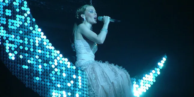 Berkolaborasi Dengan Mum, Kylie Minogue Rilis Whistle