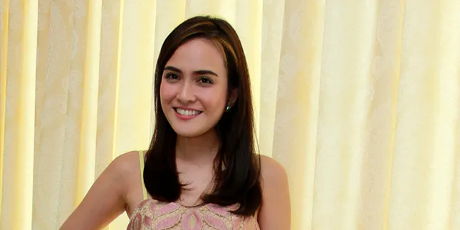 Berlibur ke ke Pantai Australia, Shandy Aulia Pakai Bikini Imut