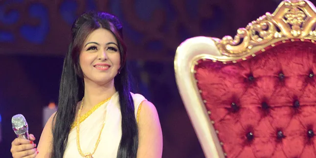 Bermahkota Bunga, Shafaq Naaz Benar-Benar Secantik Malaikat Bermahkota Bunga, Shafaq Naaz Benar-Benar Secantik Malaikat