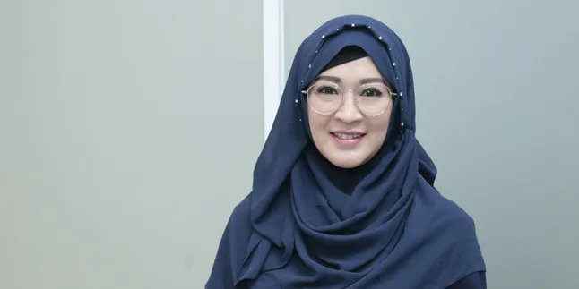Bermasalah dengan Agen Umrah, Ini Kesibukan Okie Agustina Sekarang