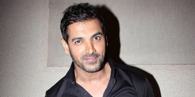 Bermodalkan Seksi, Model Brazil Ini Dekati John Abraham Bermodalkan Seksi, Model Brazil Ini Dekati John Abraham