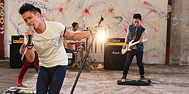 Bermusik, De Neno Andalkan Kekompakan Personel