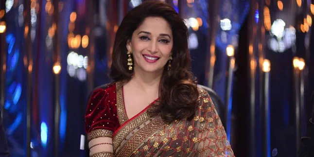Berpangku Tangan Cantik, Madhuri Dixit Siap Terbang ke Negara Ini