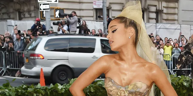 Bersama Album 'SWEETENER', Ariana Grande Raih Posisi Puncak Billboard 200!