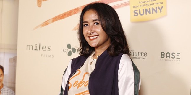 With Her Children at Home, Widi Mulia Makes Her Favorite Snacks
