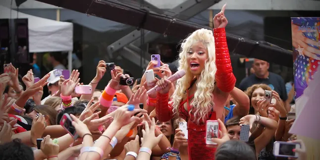 Bersama David Guetta, Nicki Minaj 'Bakar' Lantai Dansa Bersama David Guetta, Nicki Minaj 'Bakar' Lantai Dansa
