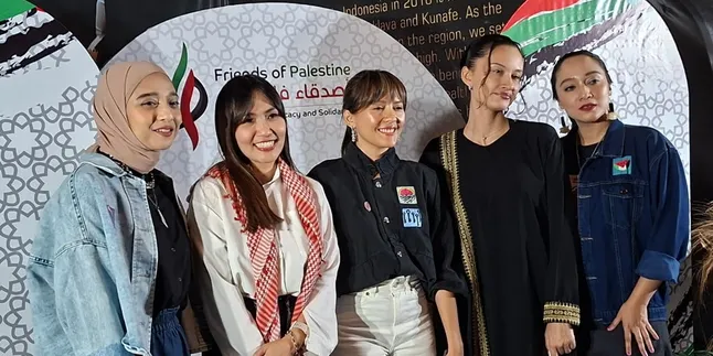 Together with Friends of Palestine, Bella Fawzi Collects Donations of Rp 130 Million