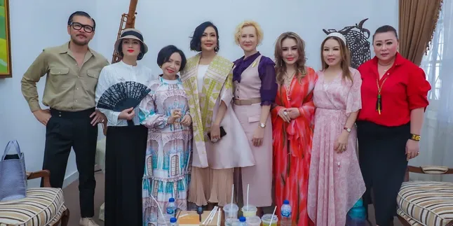 Bersama Ibu dan Kakaknya, Selebgram Kecantikan Claudia Setyohadi Rilis Karya Baru di Dunia Fashion - Gandeng Desainer Cynthia Vicario