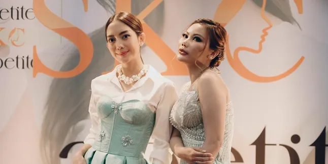 Bersama Sahabatnya, Ririn Dwi Ariyanti Luncurkan Bisnis Baru di Hari Spesial Bersama Sahabatnya, Ririn Dwi Ariyanti Luncurkan Bisnis Baru di Hari Spesial