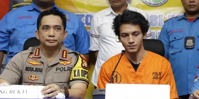 Bersamaan dengan Jefri Nichol Polisi Tangkap Pria Berinisial RE, Sutradara Film? Bersamaan dengan Jefri Nichol Polisi Tangkap Pria Berinisial RE, Sutradara Film?