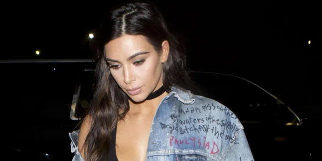Berselimut Kain Hitam, Kim K Tinggalkan Paris Setelah Dirampok