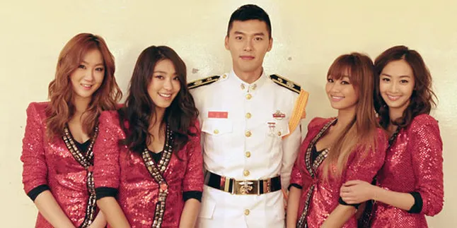 Berseragam Angkatan Laut, Hyun Bin Ganteng Dikelilingi Sistar