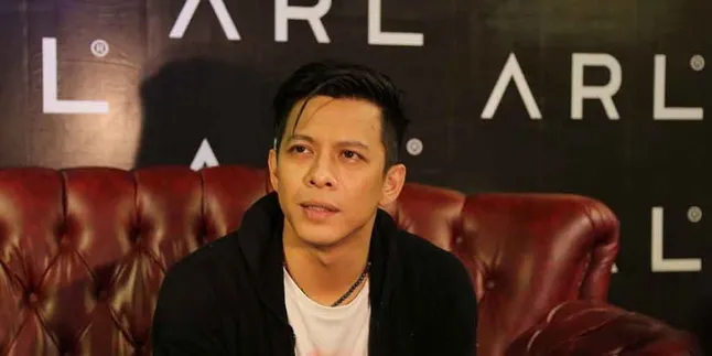 Bersyukur, Ariel NOAH Beri Beasiswa Pada Pelajar SMA