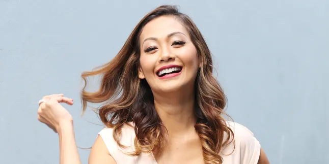Bertahun-Tahun Tinggal di Bali, Indah Kalalo Merasakan Kehidupan Yang Lebih Happy Bertahun-Tahun Tinggal di Bali, Indah Kalalo Merasakan Kehidupan Yang Lebih Happy
