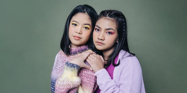 Themed 'Lagu Rindu Untuk Sahabat,' Cut Keysha and Dara Debut Single at the Beginning of the Year Titled 'Antara Kau & Aku'