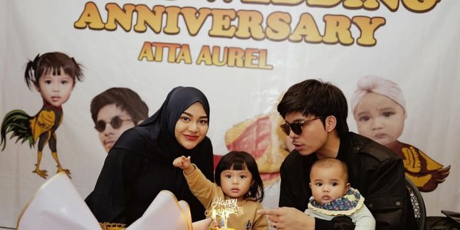 Themed Lele Pecel, Sneak Peek at Atta Halilintar and Aurel Hermansyah Celebrate their 3rd Wedding Anniversary Simply - Bouquet of Lalapan Flowers Becomes the Highlight