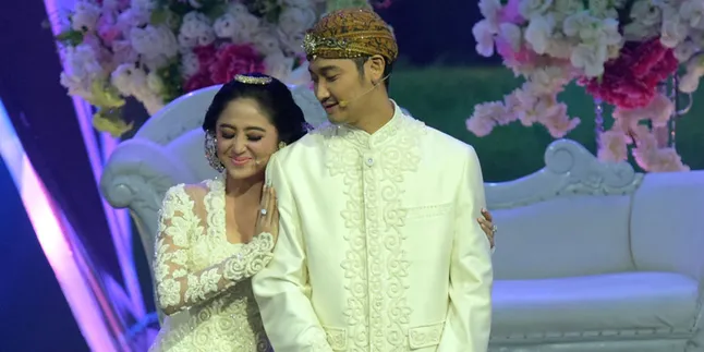 Bertemu di Acara Televisi, Dewi Perssik Berdamai Dengan Angga Wijaya