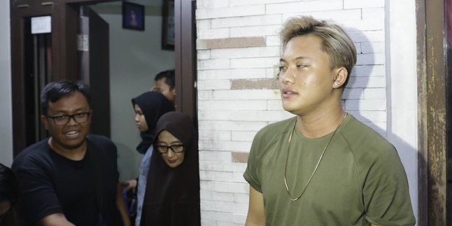 Arguing with Rizky Febian About Lina's Burial Location, Teddy: I Have More Right