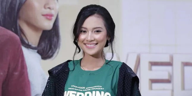 Bertengkar, Indah Permatasari Banting Sang Ibu di Pinggir Jalan - Sebut Bego