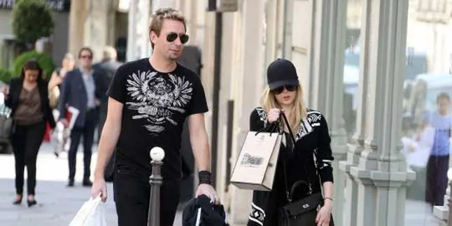 Bertunangan Dengan Avril Lavigne, Keluarga Chad Kroeger Terkejut