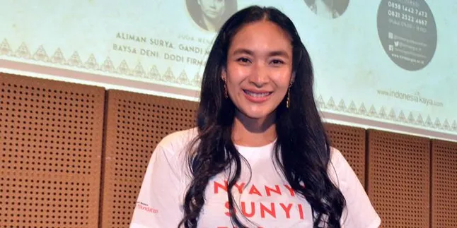 Berulang Tahun, Happy Salma Dapat Kejutan - Hadiah Istimewa Ini dari Suami