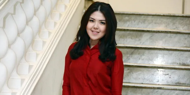 Rayakan Ultah Oma ke-74, Tina Toon & Keluarga Beri Kado Alphard!