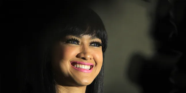 Besok Pagi Julia Perez Jalani Operasi Pengangkatan Sel Telur Besok Pagi Julia Perez Jalani Operasi Pengangkatan Sel Telur