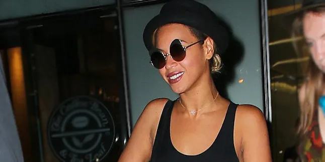 Beyonce Knowles Mencolok Dengan Warna Burung Kenari