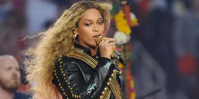 Beyonce Lepaskan 50 'Black Panther' di Laga Final Super Bowl 50