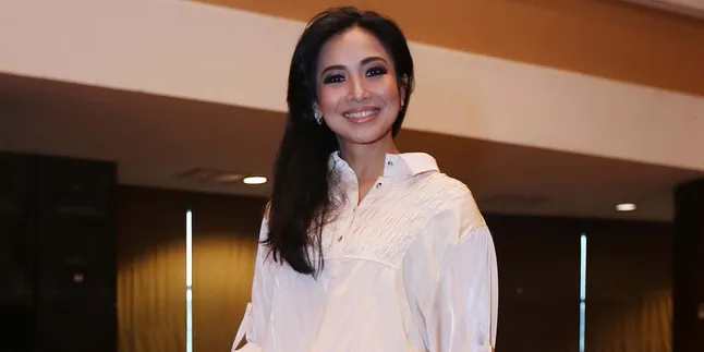 Biar Heboh, Feny Rose Juluki Dirinya Sebagai Ratu Infotainment