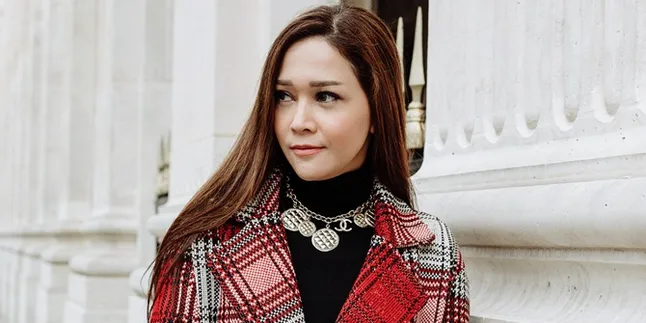 Biasanya Simple, Maia Estianty Tampil Makin Kece Dengan Make-up Lebih Bold!
