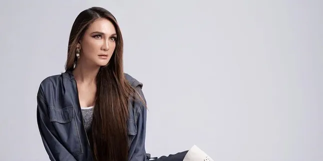 Bicara Resolusi, Luna Maya Ungkap 'Babak Belur' di Tahun 2020 Bicara Resolusi, Luna Maya Ungkap 'Babak Belur' di Tahun 2020