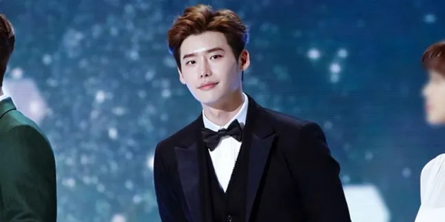 Bicara Soal Drama 'W', Lee Jong Suk Yakin Namanya Makin Populer Bicara Soal Drama 'W', Lee Jong Suk Yakin Namanya Makin Populer
