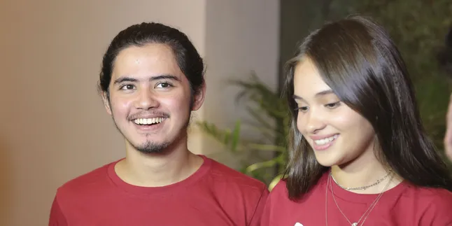 Bikin Adipati Cemburui Vanesha, Sutradara Ini Lakukan Hal Sama Pada Aliando - Aurora Bikin Adipati Cemburui Vanesha, Sutradara Ini Lakukan Hal Sama Pada Aliando - Aurora