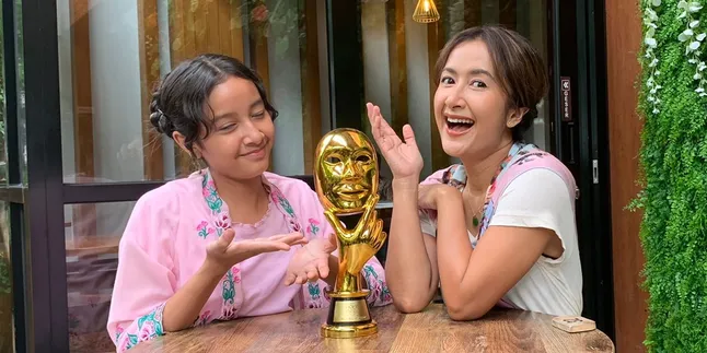 Bikin Bangga, Widuri Putri Widi Mulia dan Dwi Sasono Sabet Penghargaan IMAA 2022 Bikin Bangga, Widuri Putri Widi Mulia dan Dwi Sasono Sabet Penghargaan IMAA 2022