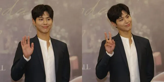 Bikin Baper! Park Bo Gum Berikan Pelukan dan Hadiah Untuk Fans