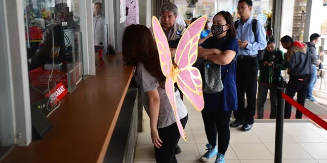 Bikin Heboh! Gadis Bersayap Ada di Stasiun Dukuh Atas