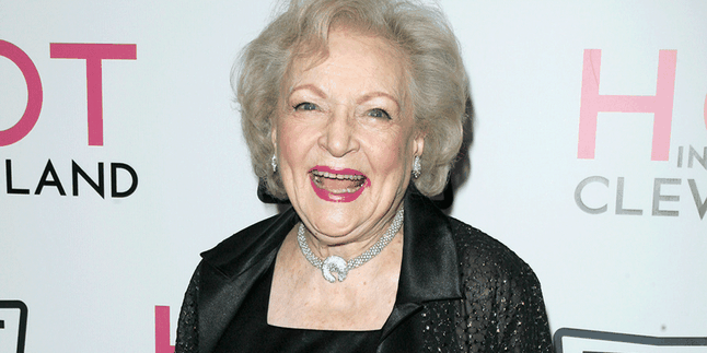 Bikin Merinding! Ulang Tahun Betty White Dapat Surprise Ini! Bikin Merinding! Ulang Tahun Betty White Dapat Surprise Ini!