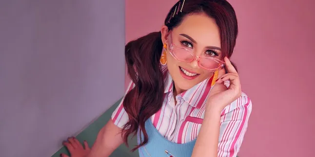 Bikin Netizen Penasaran dengan Video Fitting Baju Nikah, Happy Asmara Akhirnya Ungkap Pasangan Hatinya