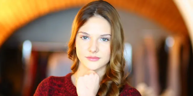 Bikin Pangling! Berdandan, Alina Boz 'Hazal' Makin Cantik Dewasa