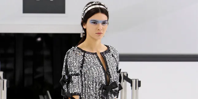 Bikin Pangling! Saat Kendall Jenner Berambut Pink, Masih Cantik?