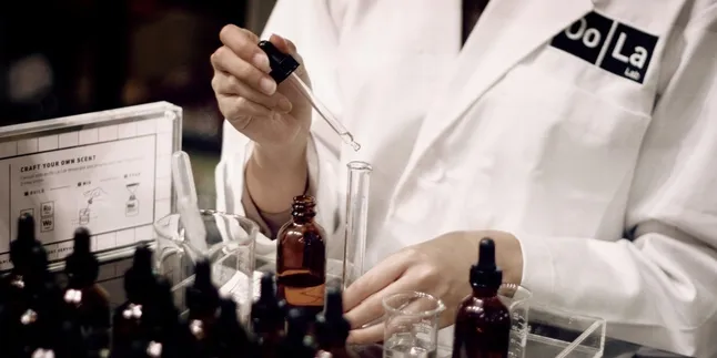 Bikin Parfum Sendiri di Singapura: Pengalaman Eksklusif di Oo La Lab
