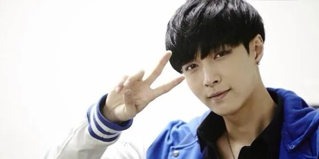 Bikin Senyum Lega, Lay EXO Akhirnya Kembali ke Korea