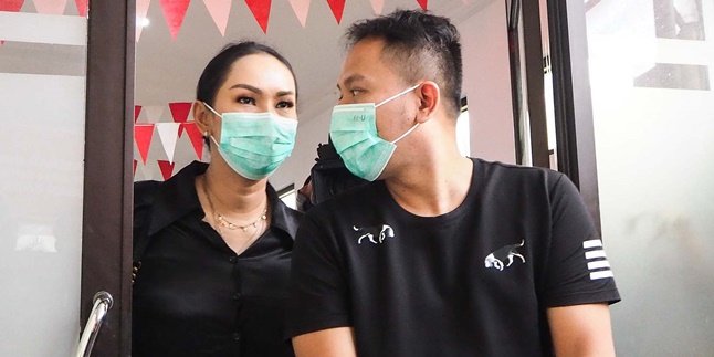 Touching Moment, Vicky Prasetyo's Child Asks Kalina Ocktaranny to Become Their Mother