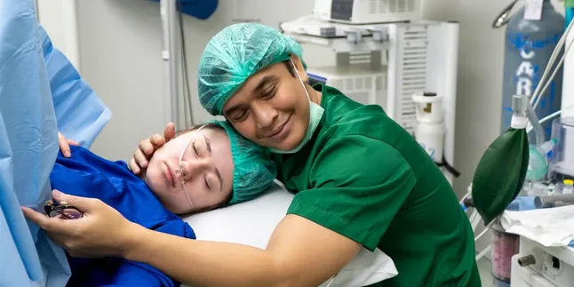 Billy Syahputra Ungkap Alasan Sang Istri Jalani Persalinan Caesar Metode ERACS