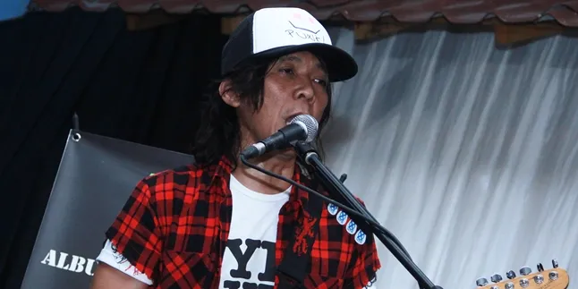 Bimbim Slank Berikan Jari Tengah Untuk Teroris di Indonesia