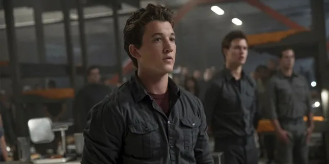 Bintang 'DIVERGENT' Ini Alami Kecelakaan Hingga Mobilnya Terbalik Bintang 'DIVERGENT' Ini Alami Kecelakaan Hingga Mobilnya Terbalik