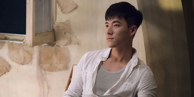 Bintang Ganteng 'Descendants of The Sun' Ini Rilis Foto Prewed