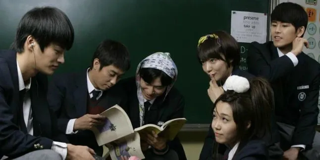 Bintang 'Reply 1997' Rayakan Reuni Dengan Berfoto Bersama